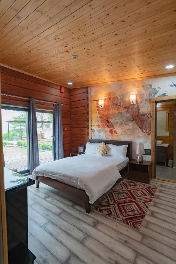 Saffronstays Paradise Pines, Dehradun - Cliff Villa With Valley & Forest Views Екстер'єр фото