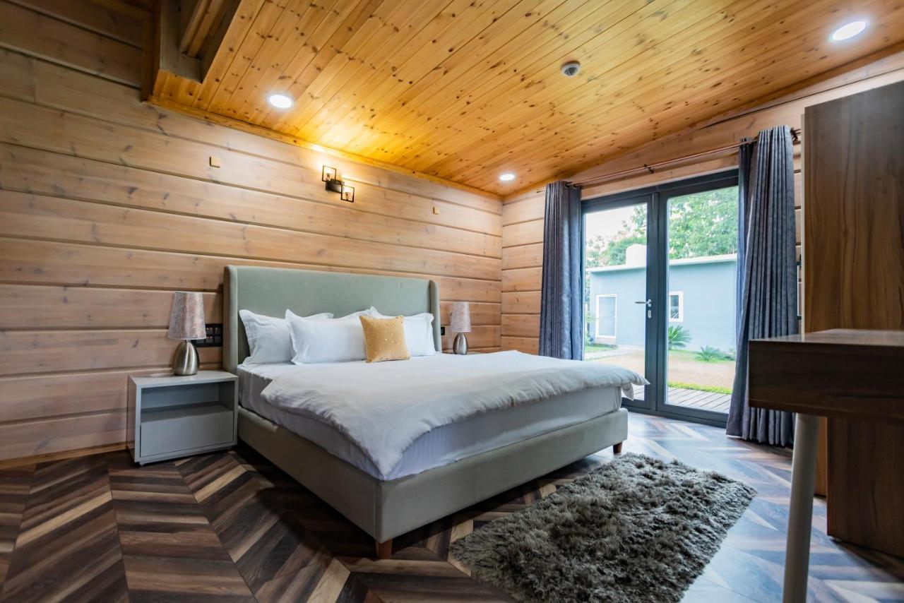 Saffronstays Paradise Pines, Dehradun - Cliff Villa With Valley & Forest Views Екстер'єр фото