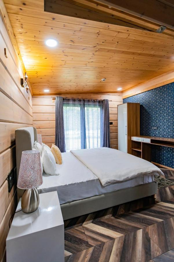 Saffronstays Paradise Pines, Dehradun - Cliff Villa With Valley & Forest Views Екстер'єр фото